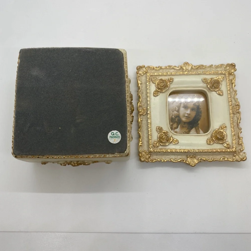 Vintage‎ plastic jewelry storage box #375